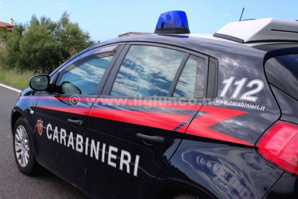 carabinieri_auto_generica_2014