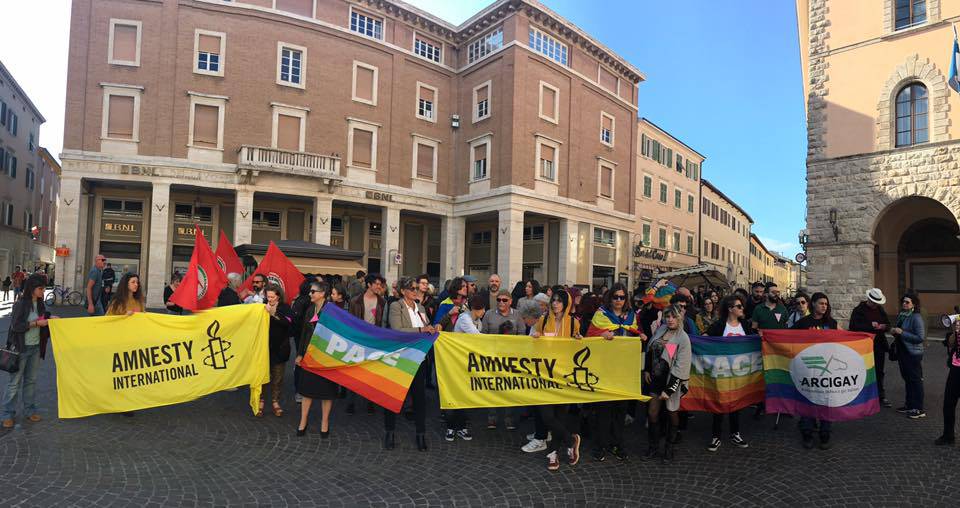 Flash mob contro discriminazioni omosessuali