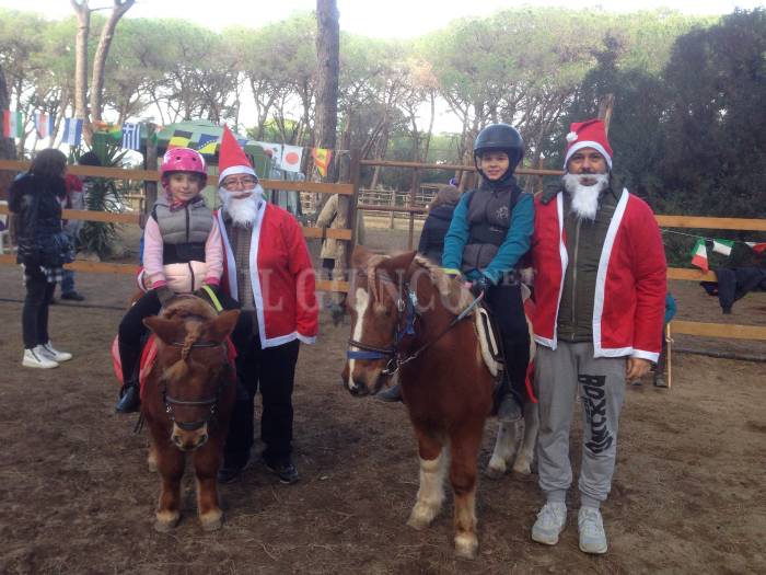 Evento pony "Vesti il tuo Babbo Natale" Marina di Grosseto
