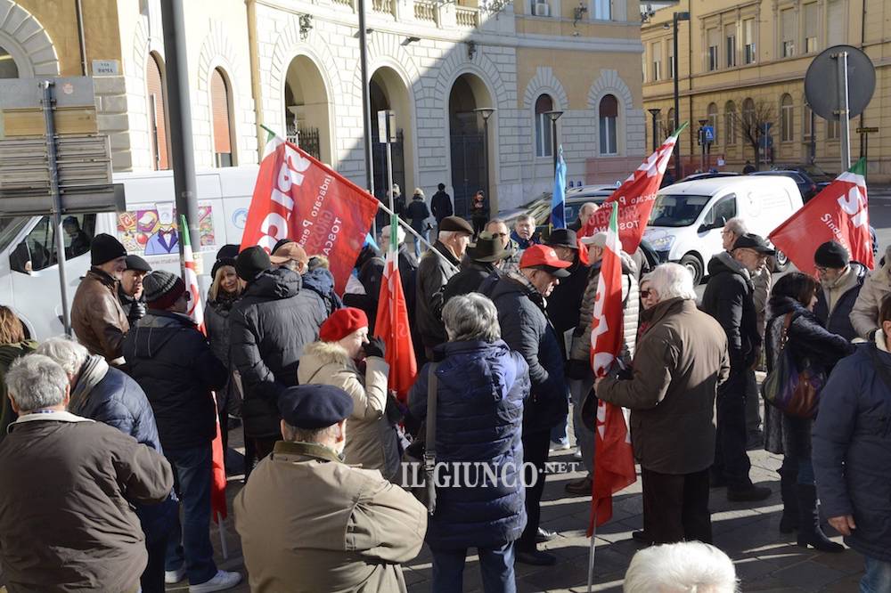 Manifestazione contro Governo sindacati pensionati
