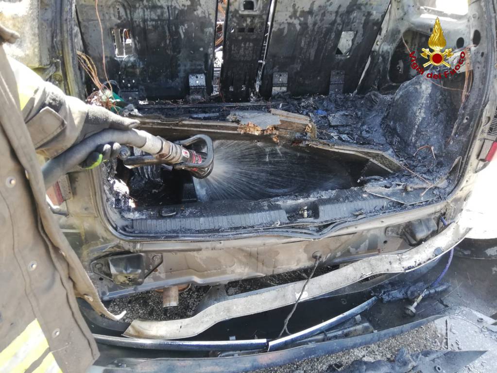 Incendio auto 20 giugno 2019
