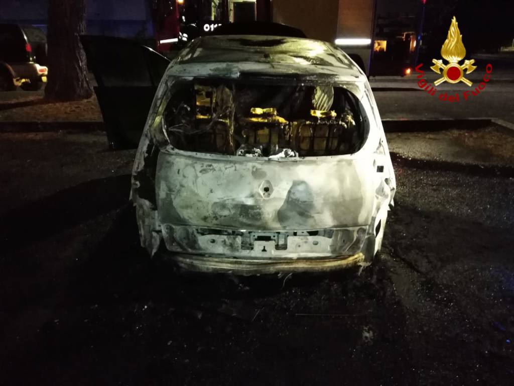 Incendio auto 11 ottobre 2019