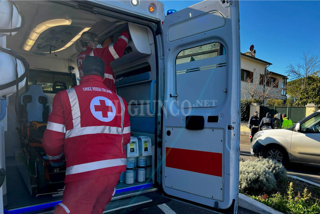 Pedone investito croce rossa ambulanza