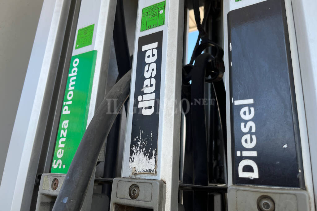 distributore benzina diesel benzinai