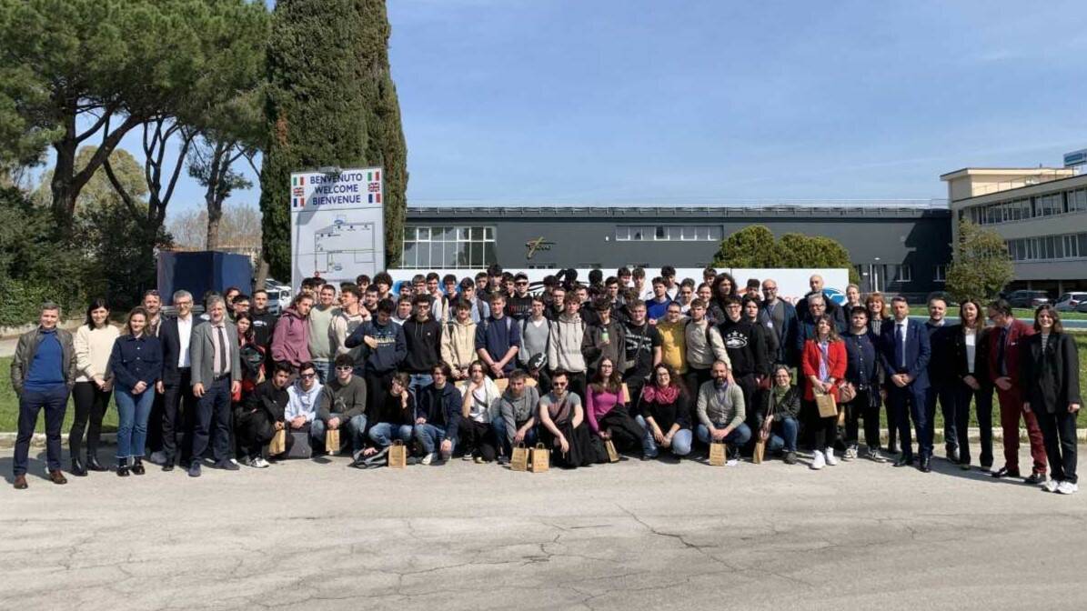 Studenti in visita alle imprese via Genova 2024